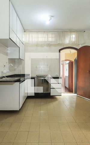 Casa à venda com 190m², 4 quartos e 2 vagas Casa à venda com 190m², 4 quartos e 2 vagasCozinha