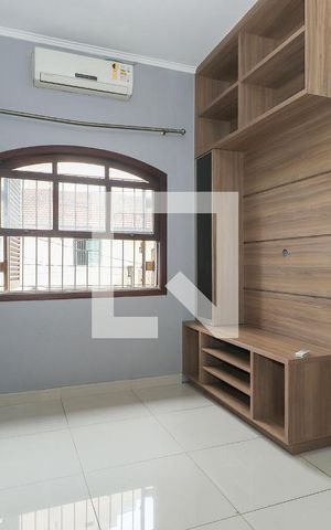 Casa à venda com 190m², 4 quartos e 2 vagas Casa à venda com 190m², 4 quartos e 2 vagasSuíte