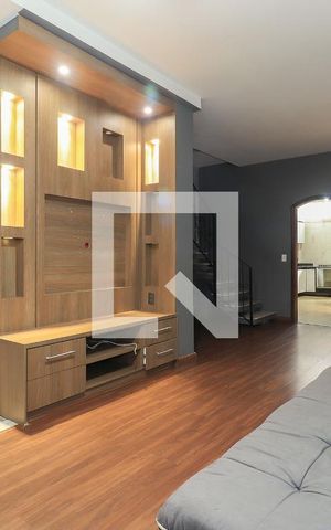 Casa à venda com 190m², 4 quartos e 2 vagas Casa à venda com 190m², 4 quartos e 2 vagasSala