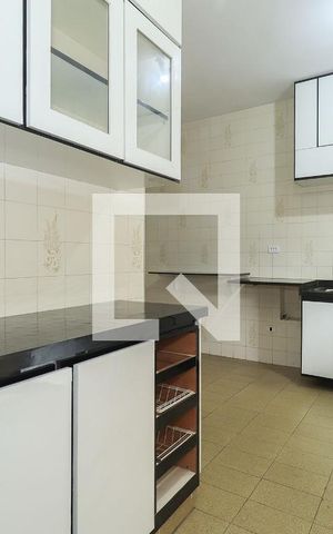 Casa à venda com 190m², 4 quartos e 2 vagas Casa à venda com 190m², 4 quartos e 2 vagasCozinha