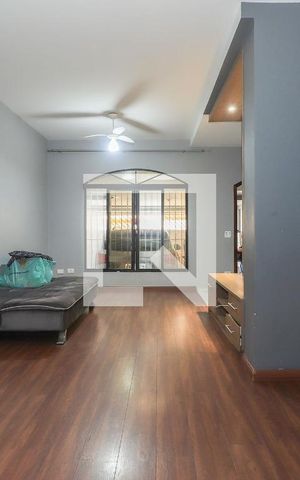 Casa à venda com 190m², 4 quartos e 2 vagas Casa à venda com 190m², 4 quartos e 2 vagasSala