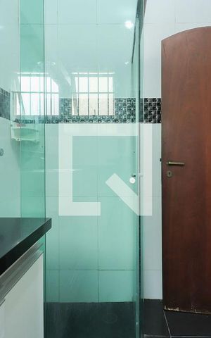 Casa à venda com 190m², 4 quartos e 2 vagas Casa à venda com 190m², 4 quartos e 2 vagasBanheiro da Suíte