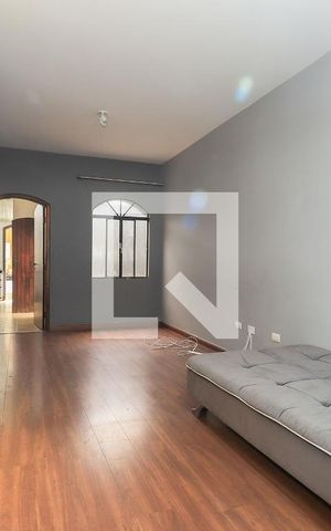 Casa à venda com 190m², 4 quartos e 2 vagas Casa à venda com 190m², 4 quartos e 2 vagasSala