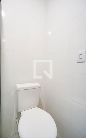 Apartamento à venda com 44m², 2 quartos e sem vaga Apartamento à venda com 44m², 2 quartos e sem vagaBanheiro social