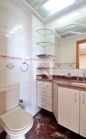 Apartamento à venda com 245m², 4 quartos e 4 vagasBanheiro do Quarto 3 - Suíte