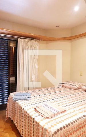 Apartamento à venda com 245m², 4 quartos e 4 vagasQuarto 3 - Suíte