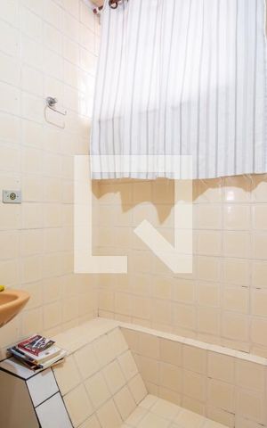 Casa à venda com 341m², 4 quartos e 4 vagas Casa à venda com 341m², 4 quartos e 4 vagasBanheiro 2 (Casa 1)