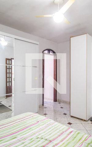 Casa à venda com 341m², 4 quartos e 4 vagas Casa à venda com 341m², 4 quartos e 4 vagasSuíte (Casa 1)