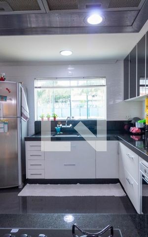 Casa à venda com 247m², 3 quartos e 4 vagas Casa à venda com 247m², 3 quartos e 4 vagasCozinha