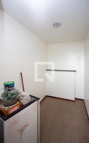 Apartamento à venda com 160m², 3 quartos e 2 vagas Apartamento à venda com 160m², 3 quartos e 2 vagasQuarto de Serviço