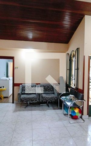 Casa à venda com 200m², 4 quartos e 2 vagas Casa à venda com 200m², 4 quartos e 2 vagasÁrea de Serviço e Churrasqueira