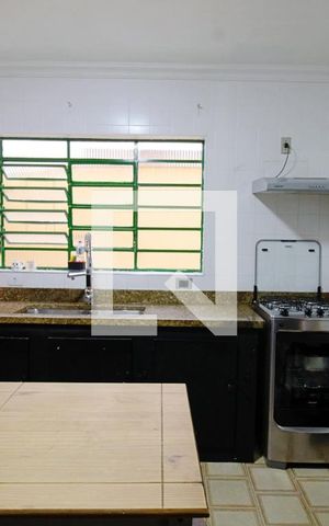 Casa à venda com 200m², 4 quartos e 2 vagas Casa à venda com 200m², 4 quartos e 2 vagasCozinha