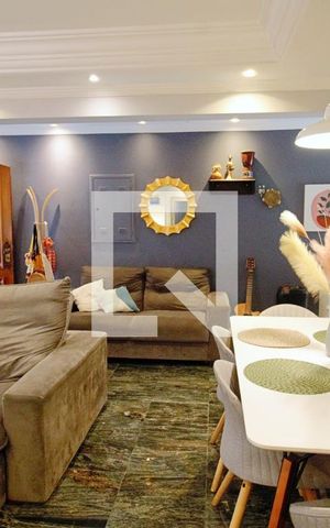Casa à venda com 200m², 4 quartos e 2 vagas Casa à venda com 200m², 4 quartos e 2 vagasSala