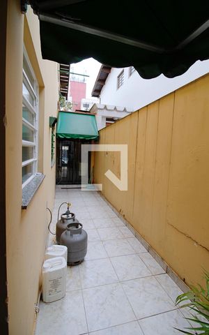 Casa à venda com 200m², 4 quartos e 2 vagas Casa à venda com 200m², 4 quartos e 2 vagasÁrea externa