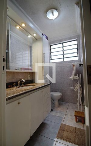 Casa à venda com 200m², 4 quartos e 2 vagas Casa à venda com 200m², 4 quartos e 2 vagasBanheiro da Suíte 1