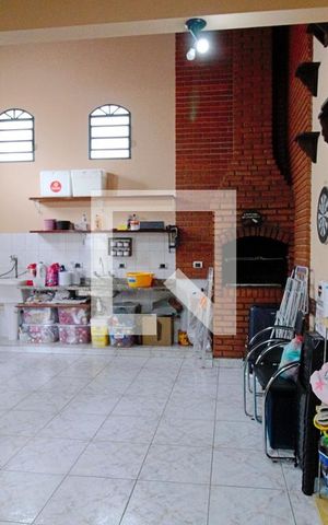 Casa à venda com 200m², 4 quartos e 2 vagas Casa à venda com 200m², 4 quartos e 2 vagasÁrea de Serviço e Churrasqueira