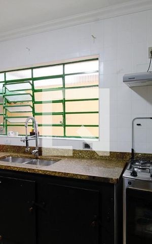 Casa à venda com 200m², 4 quartos e 2 vagas Casa à venda com 200m², 4 quartos e 2 vagasCozinha