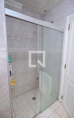 Casa à venda com 200m², 4 quartos e 2 vagas Casa à venda com 200m², 4 quartos e 2 vagasBanheiro da Suíte 1