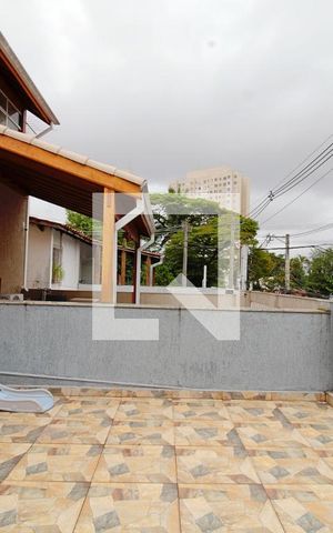 Casa à venda com 200m², 4 quartos e 2 vagas Casa à venda com 200m², 4 quartos e 2 vagasVaranda da Suíte 1