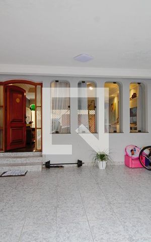 Casa à venda com 200m², 4 quartos e 2 vagas Casa à venda com 200m², 4 quartos e 2 vagasGaragem