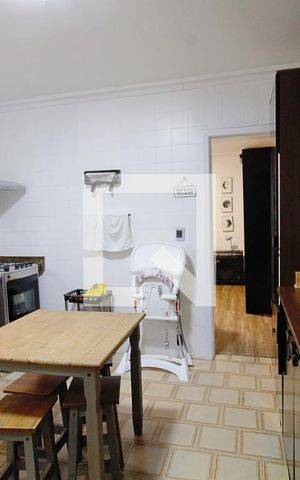 Casa à venda com 200m², 4 quartos e 2 vagas Casa à venda com 200m², 4 quartos e 2 vagasCozinha