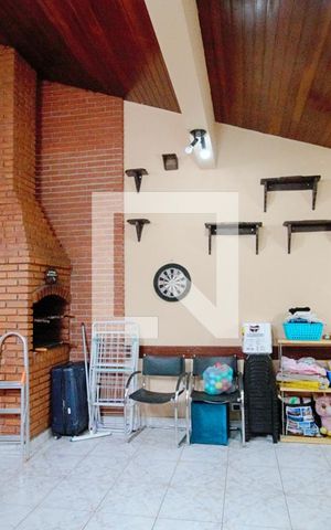 Casa à venda com 200m², 4 quartos e 2 vagas Casa à venda com 200m², 4 quartos e 2 vagasÁrea de Serviço e Churrasqueira