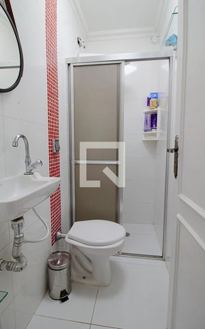 Casa à venda com 200m², 4 quartos e 2 vagas Casa à venda com 200m², 4 quartos e 2 vagasBanheiro de serviço