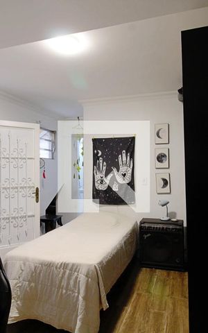 Casa à venda com 200m², 4 quartos e 2 vagas Casa à venda com 200m², 4 quartos e 2 vagasQuarto 4