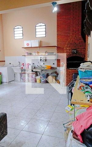 Casa à venda com 200m², 4 quartos e 2 vagas Casa à venda com 200m², 4 quartos e 2 vagasÁrea de Serviço e Churrasqueira