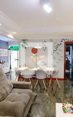 Casa à venda com 200m², 4 quartos e 2 vagas Casa à venda com 200m², 4 quartos e 2 vagasSala