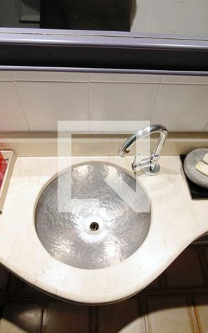 Casa à venda com 200m², 4 quartos e 2 vagas Casa à venda com 200m², 4 quartos e 2 vagasLavabo