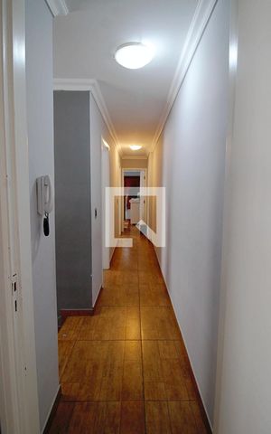 Casa à venda com 200m², 4 quartos e 2 vagas Casa à venda com 200m², 4 quartos e 2 vagasCorredor