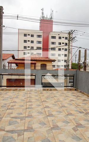 Casa à venda com 200m², 4 quartos e 2 vagas Casa à venda com 200m², 4 quartos e 2 vagasVaranda da Suíte 1