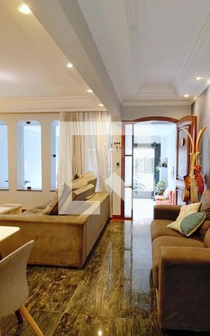 Casa à venda com 200m², 4 quartos e 2 vagas Casa à venda com 200m², 4 quartos e 2 vagasSala