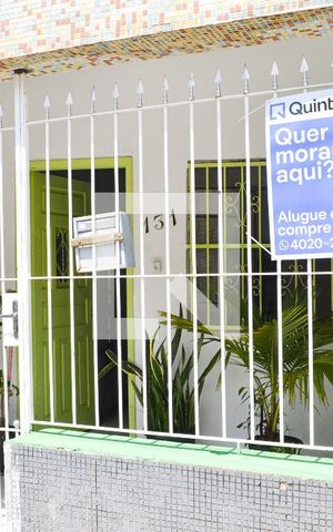 Casa à venda com 750m², 3 quartos e 4 vagas Casa à venda com 750m², 3 quartos e 4 vagasPlaquinha