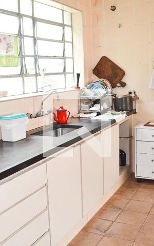 Casa à venda com 750m², 3 quartos e 4 vagas Casa à venda com 750m², 3 quartos e 4 vagasCozinha