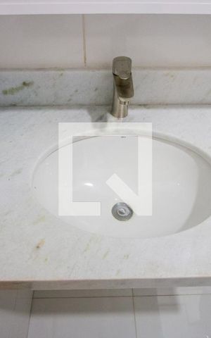 Apartamento para alugar com 91m², 2 quartos e 2 vagas Apartamento para alugar com 91m², 2 quartos e 2 vagasBanheiro do quarto 1