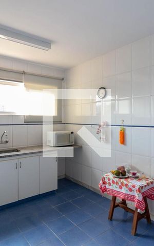 Casa à venda com 546m², 4 quartos e 5 vagas Casa à venda com 546m², 4 quartos e 5 vagasCozinha