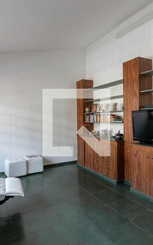 Casa à venda com 546m², 4 quartos e 5 vagas Casa à venda com 546m², 4 quartos e 5 vagasSala