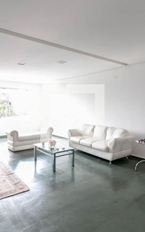Casa à venda com 546m², 4 quartos e 5 vagas Casa à venda com 546m², 4 quartos e 5 vagasSala