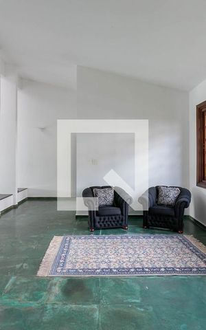Casa à venda com 546m², 4 quartos e 5 vagas Casa à venda com 546m², 4 quartos e 5 vagasSala