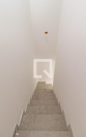Apartamento à venda com 60m², 2 quartos e 1 vagaEscada