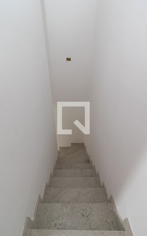 Apartamento à venda com 60m², 2 quartos e 1 vagaEscada