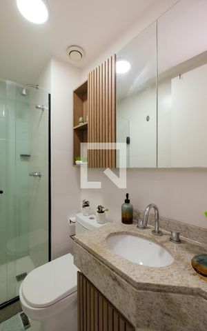 Apartamento para alugar com 70m², 2 quartos e 1 vaga Apartamento para alugar com 70m², 2 quartos e 1 vagaBanheiro Corredor