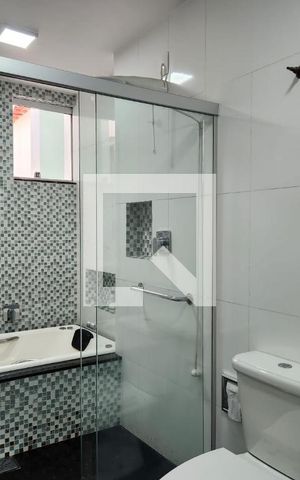 Casa à venda com 210m², 5 quartos e 3 vagas Casa à venda com 210m², 5 quartos e 3 vagasBanheiro