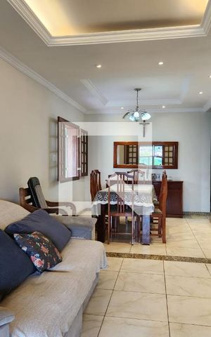 Casa à venda com 210m², 5 quartos e 3 vagas Casa à venda com 210m², 5 quartos e 3 vagasSala