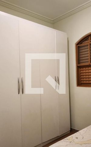 Casa à venda com 210m², 5 quartos e 3 vagas Casa à venda com 210m², 5 quartos e 3 vagasQuarto 2