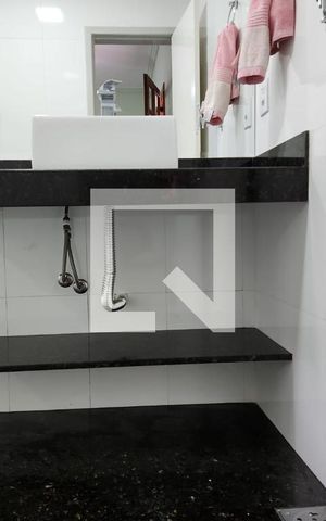 Casa à venda com 210m², 5 quartos e 3 vagas Casa à venda com 210m², 5 quartos e 3 vagasBanheiro