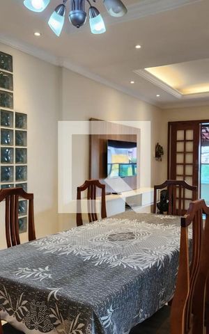 Casa à venda com 210m², 5 quartos e 3 vagas Casa à venda com 210m², 5 quartos e 3 vagasSala