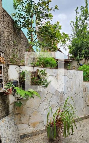 Casa à venda com 210m², 5 quartos e 3 vagas Casa à venda com 210m², 5 quartos e 3 vagasQuintal